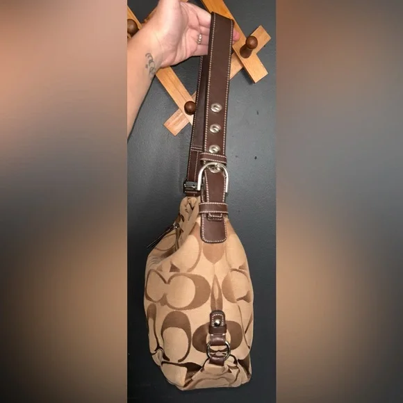 Coach Y2K Signature C Canvas Hobo Bag -EUC- F1257-F15067 - Picture 3 of 16